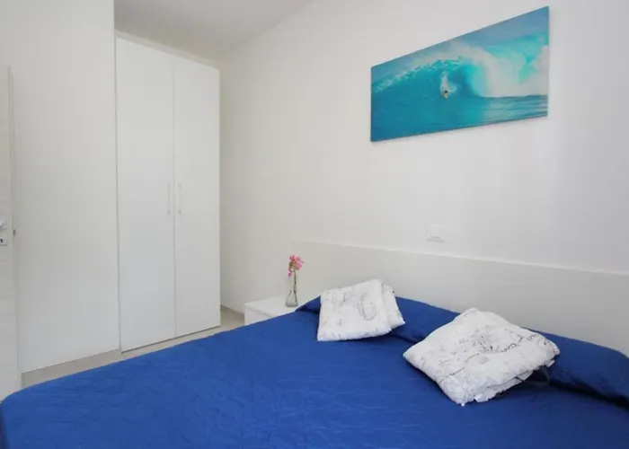 Апартаменти Comfy And Sunny