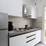 Апартаменти Comfy And Sunny *